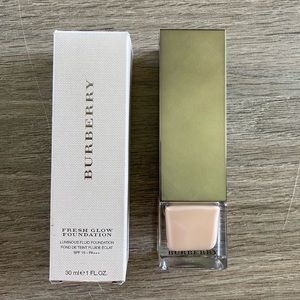 BURBERRY - Fresh and Glow Foundation -  OCHRE NUDE